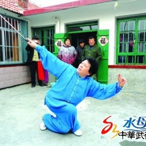 图文：莱州六旬农妇夺国际武术比赛金奖 拳惊香港