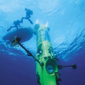 卡梅隆的深海神器：90分钟潜入世界最深海沟